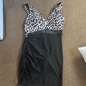 Leopard Print Bust Black Swimdress